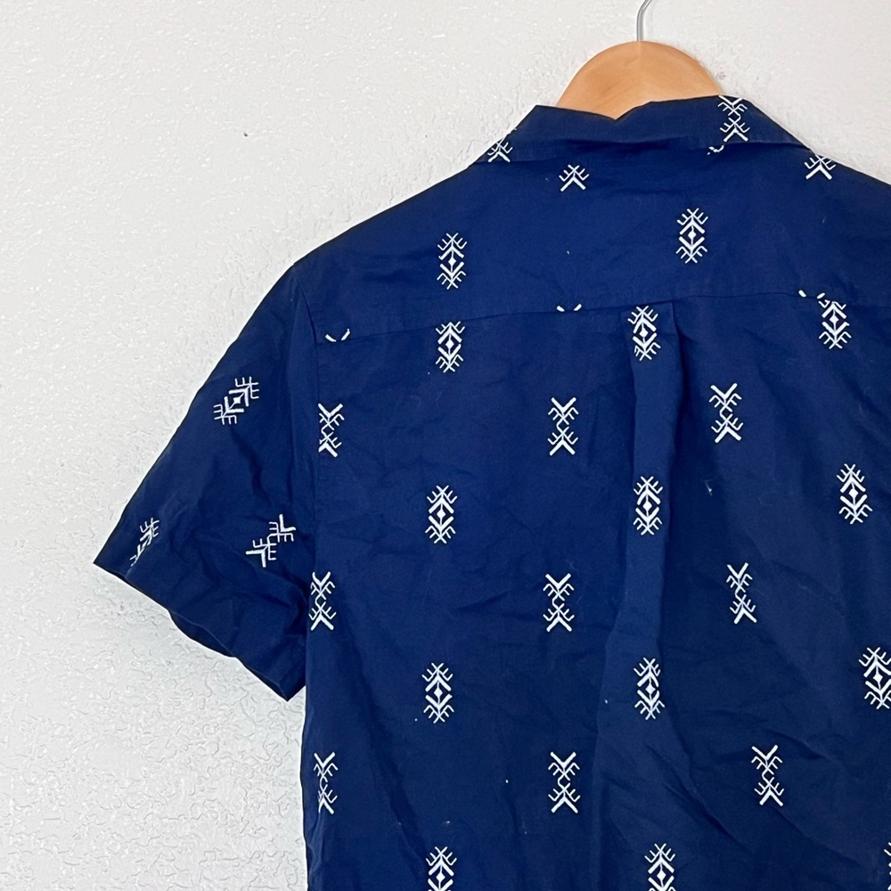 Goodfellow | Like New Patterned Short Sleeve Butt… - image 7